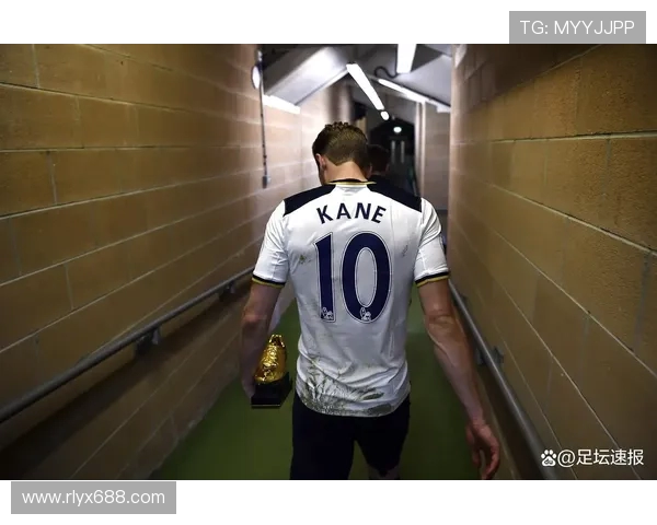 莱万的足球传奇之路:从天才少年到世界顶级前锋的辉煌历程